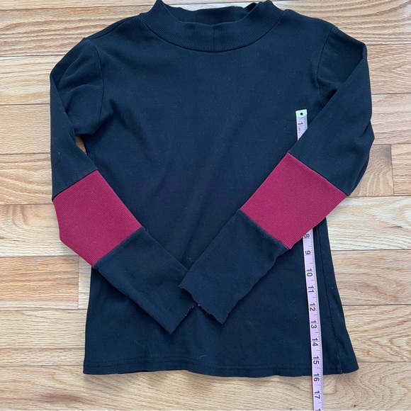 🛍Black & Burgundy Mock Neck Top🛍 - Picture 5 of 7